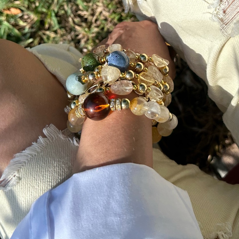 Citrine raw nuggets and green ovean jasper beaded gold bohemisn bracelet - Picture 2 of 13